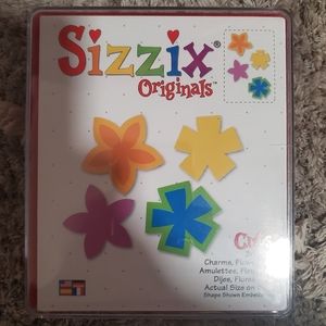 Sizzix Charms, Flower #2 Cutting Die